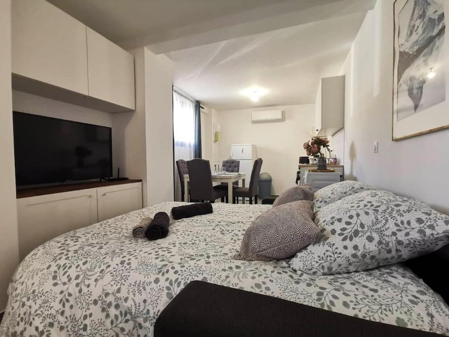 L'Elegant Duplex - Clim I Wifi I Proche Du Centre-Ville Miramas Dış mekan fotoğraf